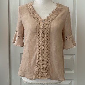 Cute top! Crinkly, gauze material. Size small.